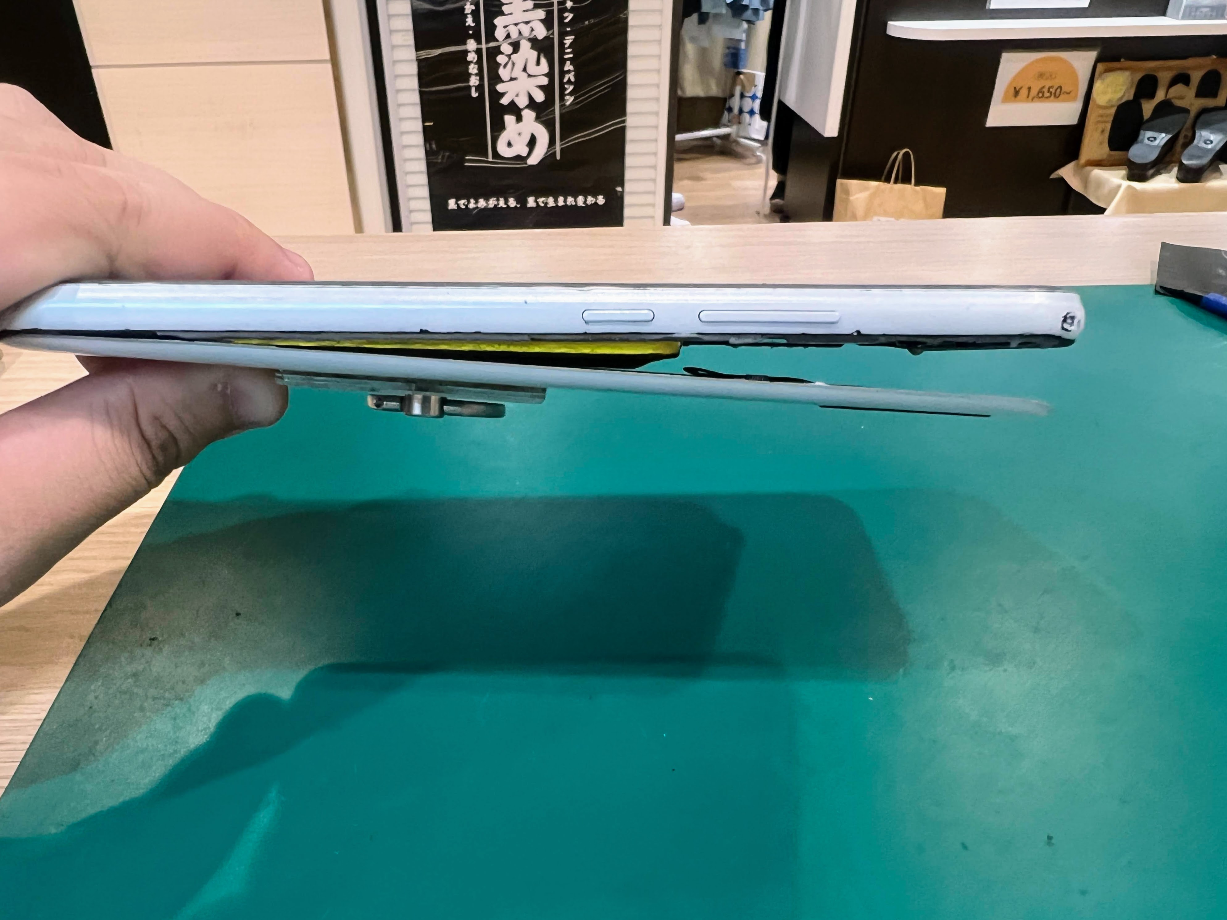 Libero 5G（リベロ）バッテリー交換で背面浮き＆充電不良解消！90分でスッキリ【スマホ修理工房ペリエ千葉店】